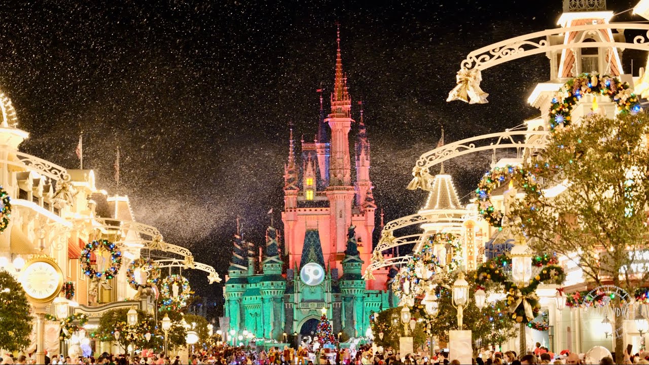 Magic Kingdom 2022 Christmas Experience in 4K | Mickey's Very Merry Christmas Party Disney World