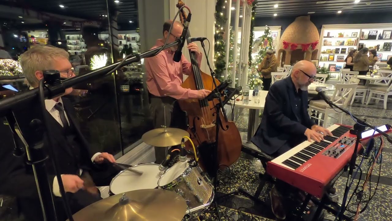 L.0.V.E  - Three Left Feet trio - Maddy Rose 12 12 25