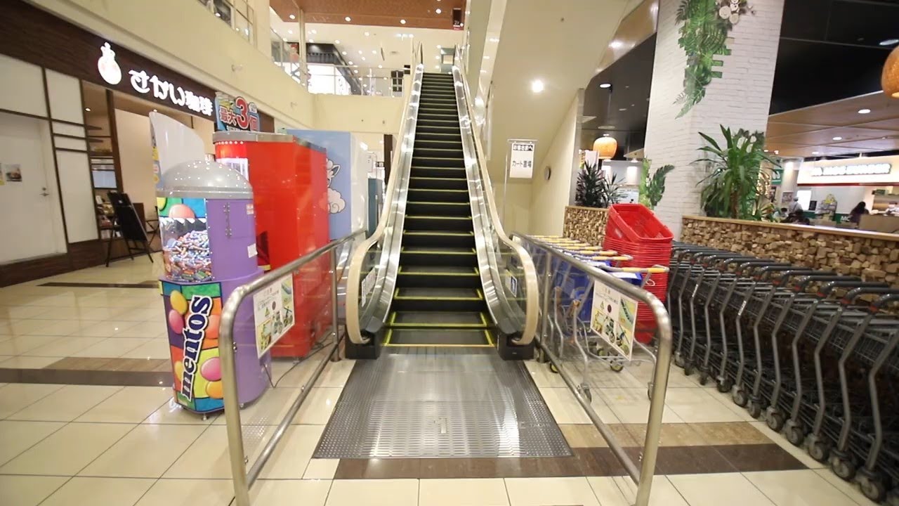 【日立製】ラソラ札幌　昇りエスカレーター