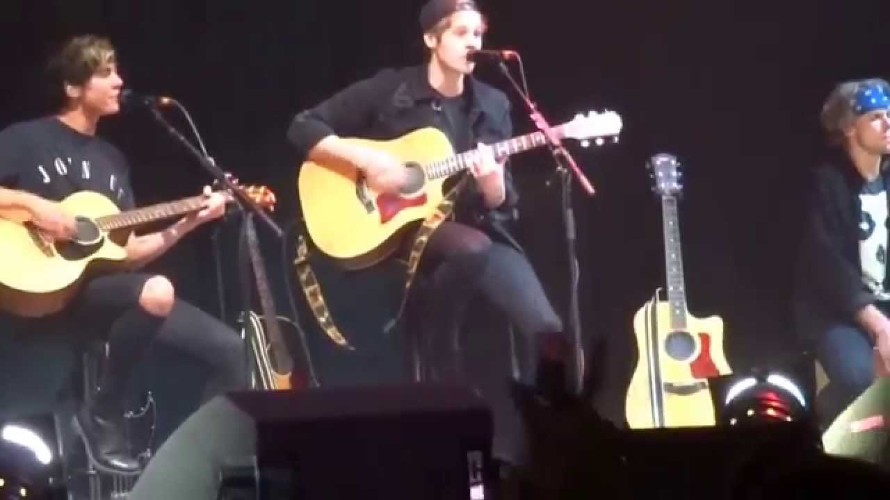 5 Seconds of Summer - Amnesia Radio City Christmas Live 10.12.14