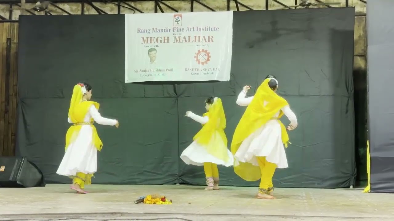 Saraswati  vandana -  Performed by students of Rang Mandir Fine art Institute