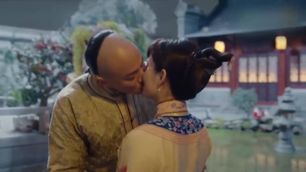 【♥月下親吻】吳聘把周瑩拉到無人處說：這沒人，現在我可以非禮你了！甜炸了，只可惜吳聘馬上就要下線
