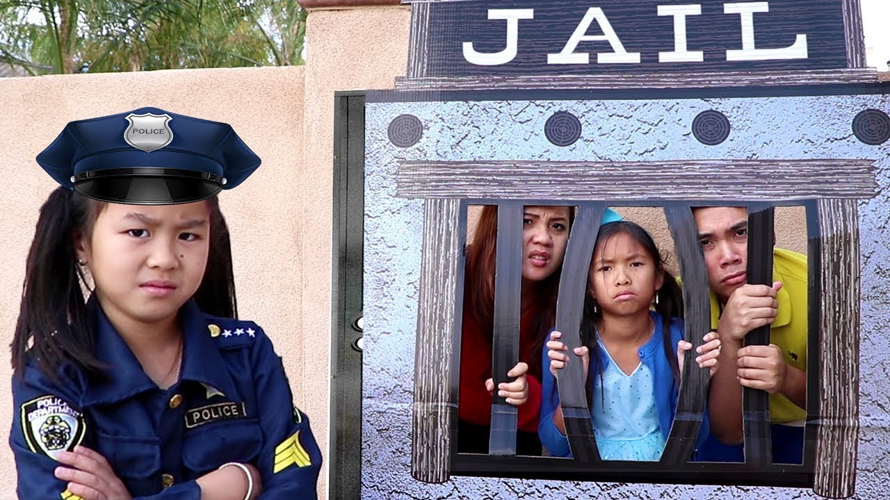 Jannie y Wendy Pretenden Jugar a la Polic&iacute;a |Videos para Ni&ntilde;os | Pretend Play Locked Up