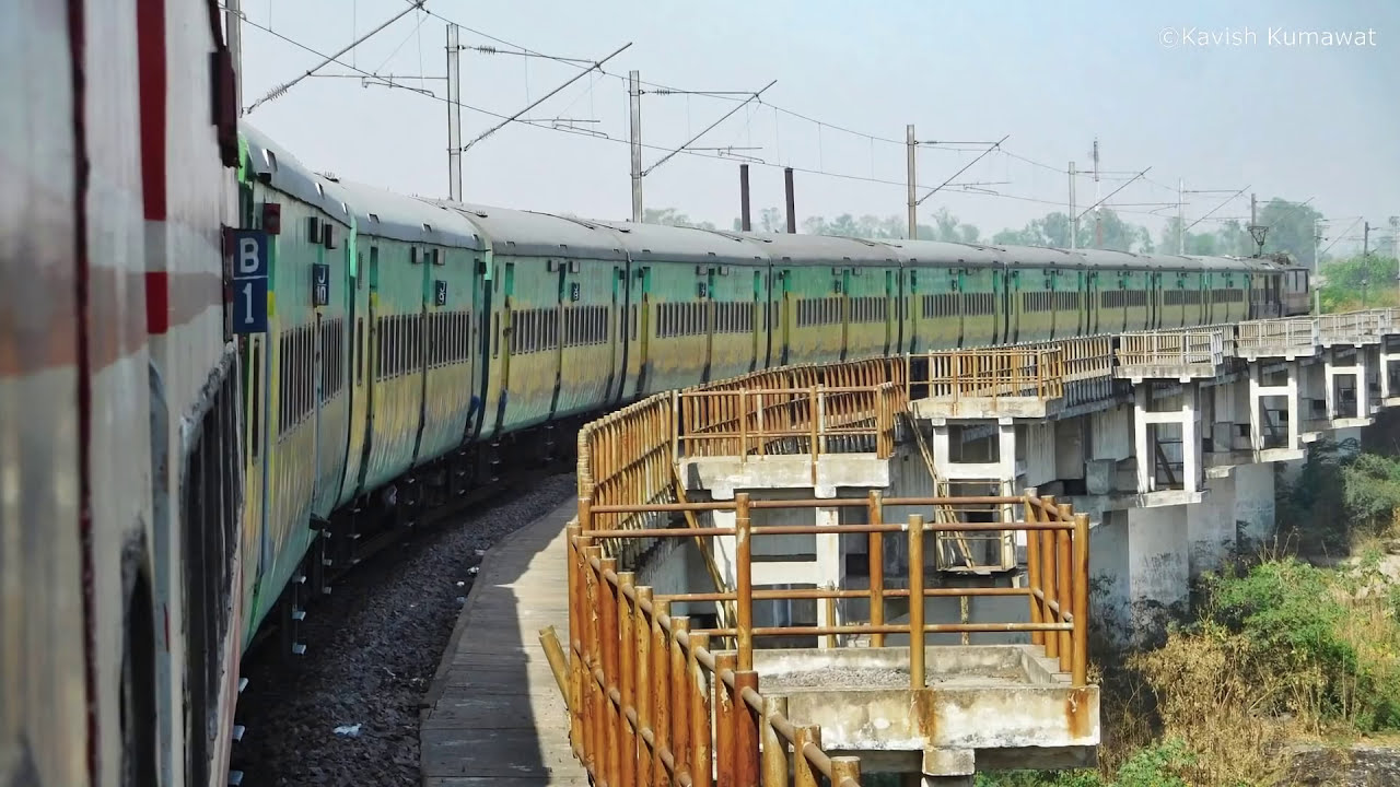 Highspeed Journey in India's Fastest Yuva Express 130 kmph in Old Rajdhani coaches