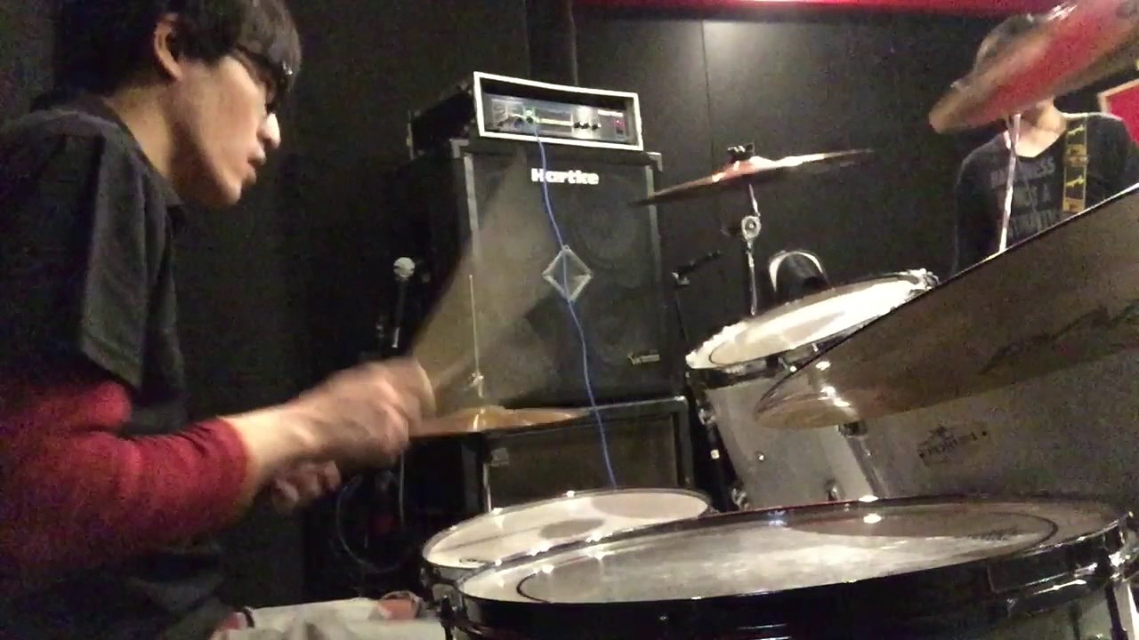 パンクバンドでドラムを叩いてみました！