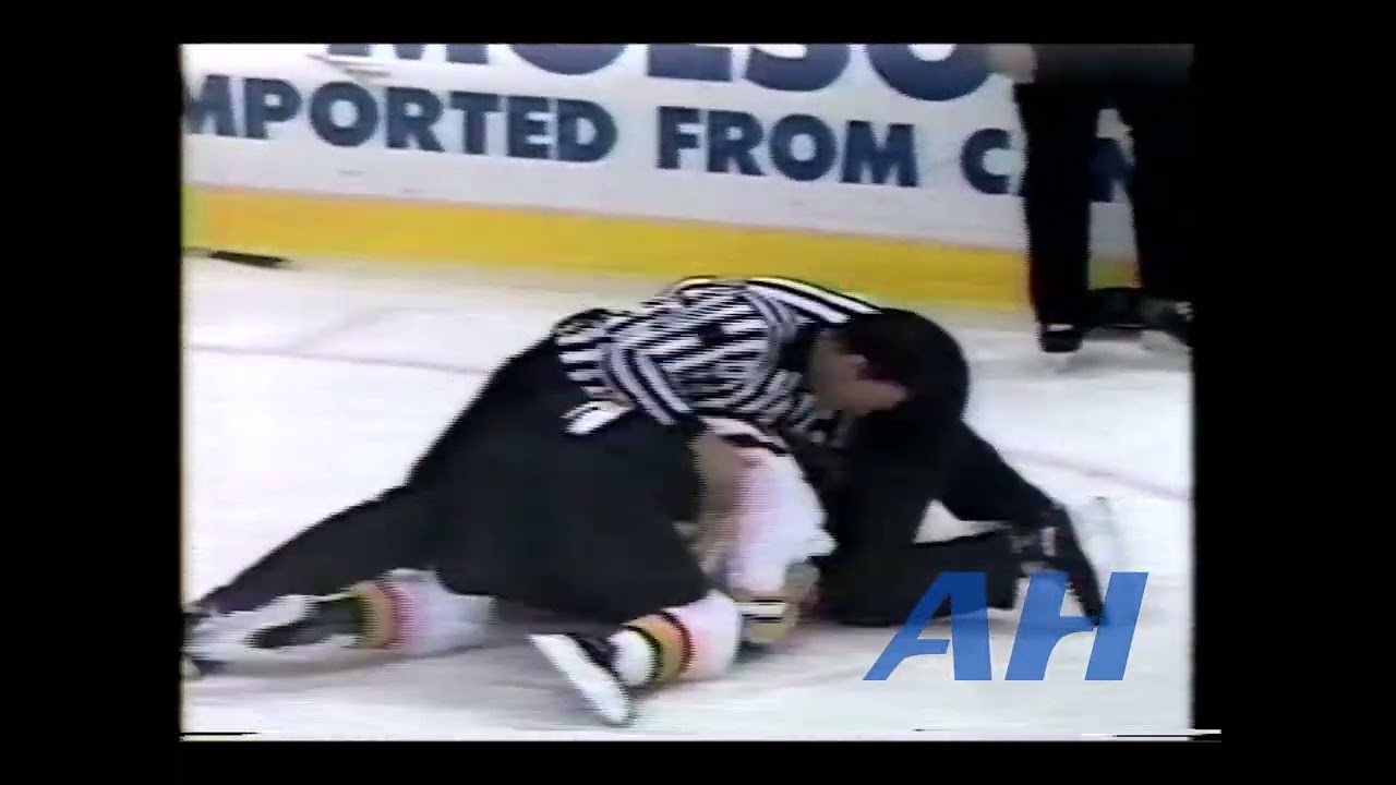NHL Nov. 18, 1989 Bob Sweeney,BOS v Brendan Shanahan,NJ Boston Bruins New Jersey Devils