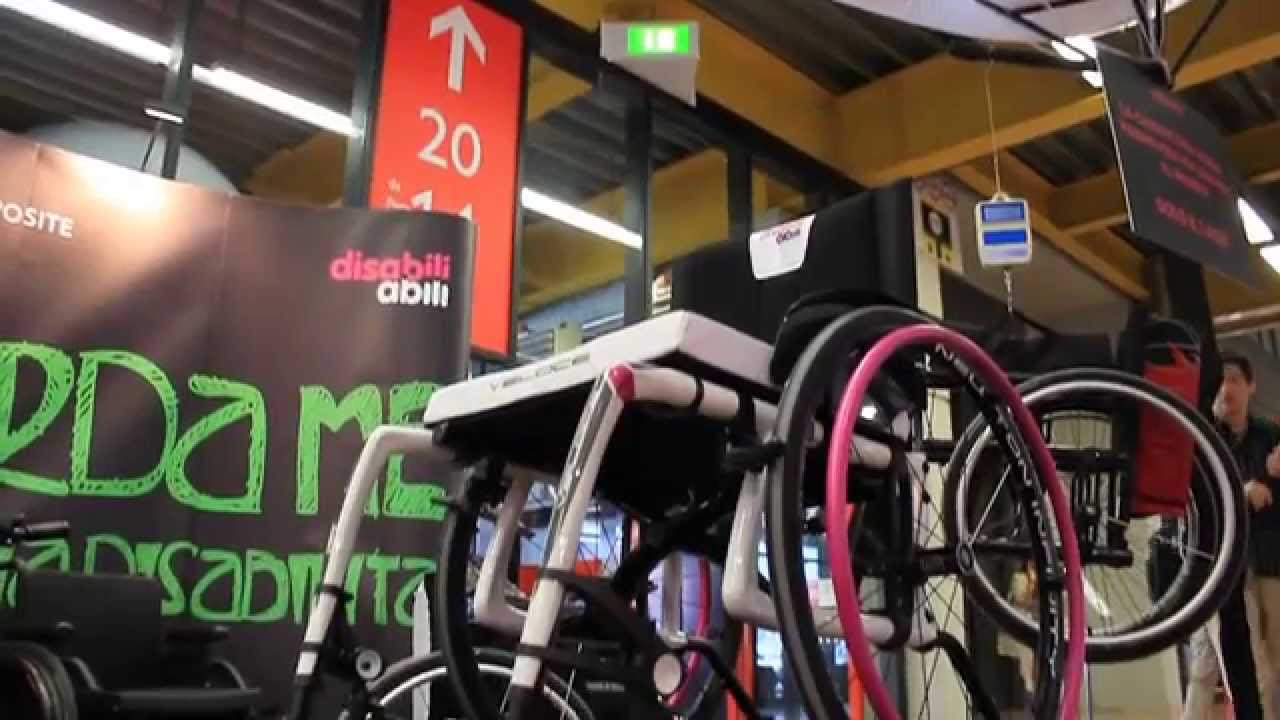 Braccioli dinamici, schienali posturali e carrozzine superleggere e elettroniche di DisabiliAbili