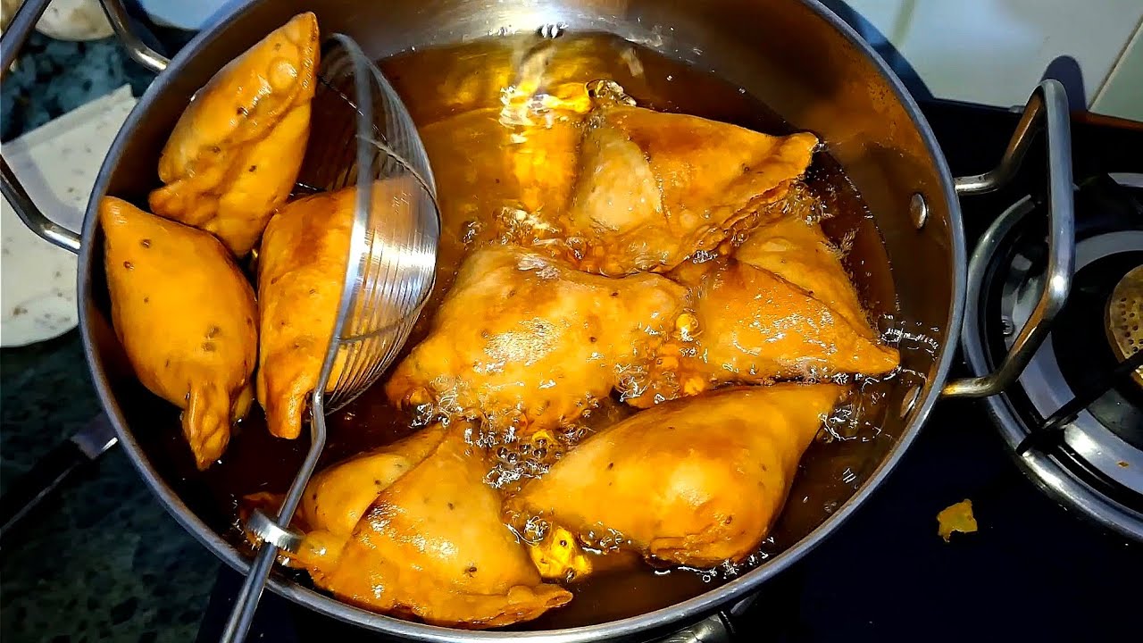 घर में बनाए बाजार जैसे समोसे!😋 Crispy & Yummy #food #cooking #recipe #delicious #tasty 