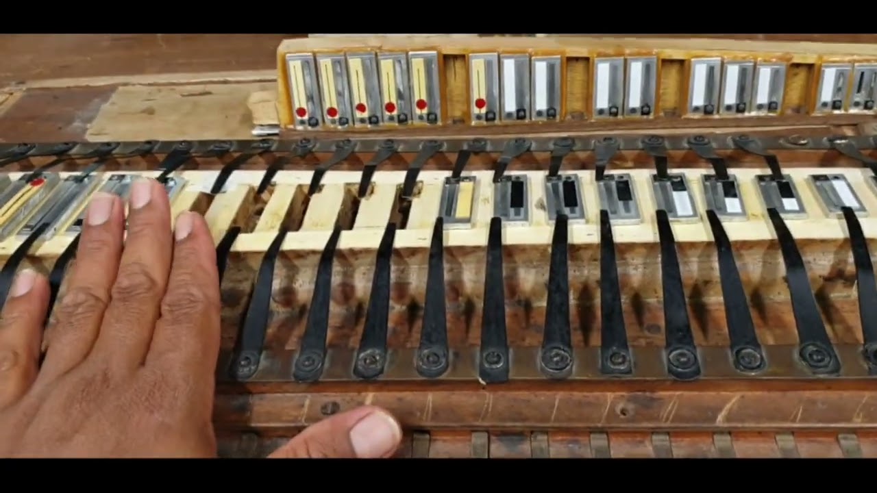 pré afinaçao de acordeon  . mesa de afinaçao.