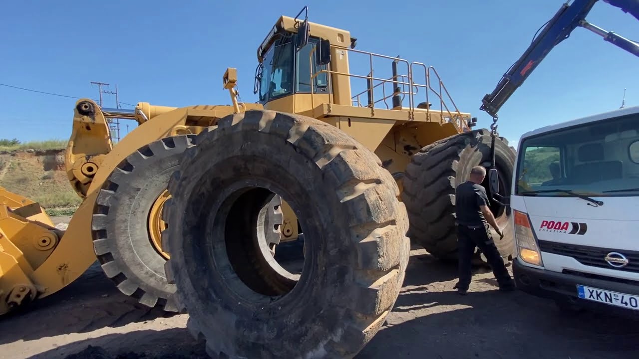 Caterpillar 990 Wheel Loader Change Tire - Melidis SA