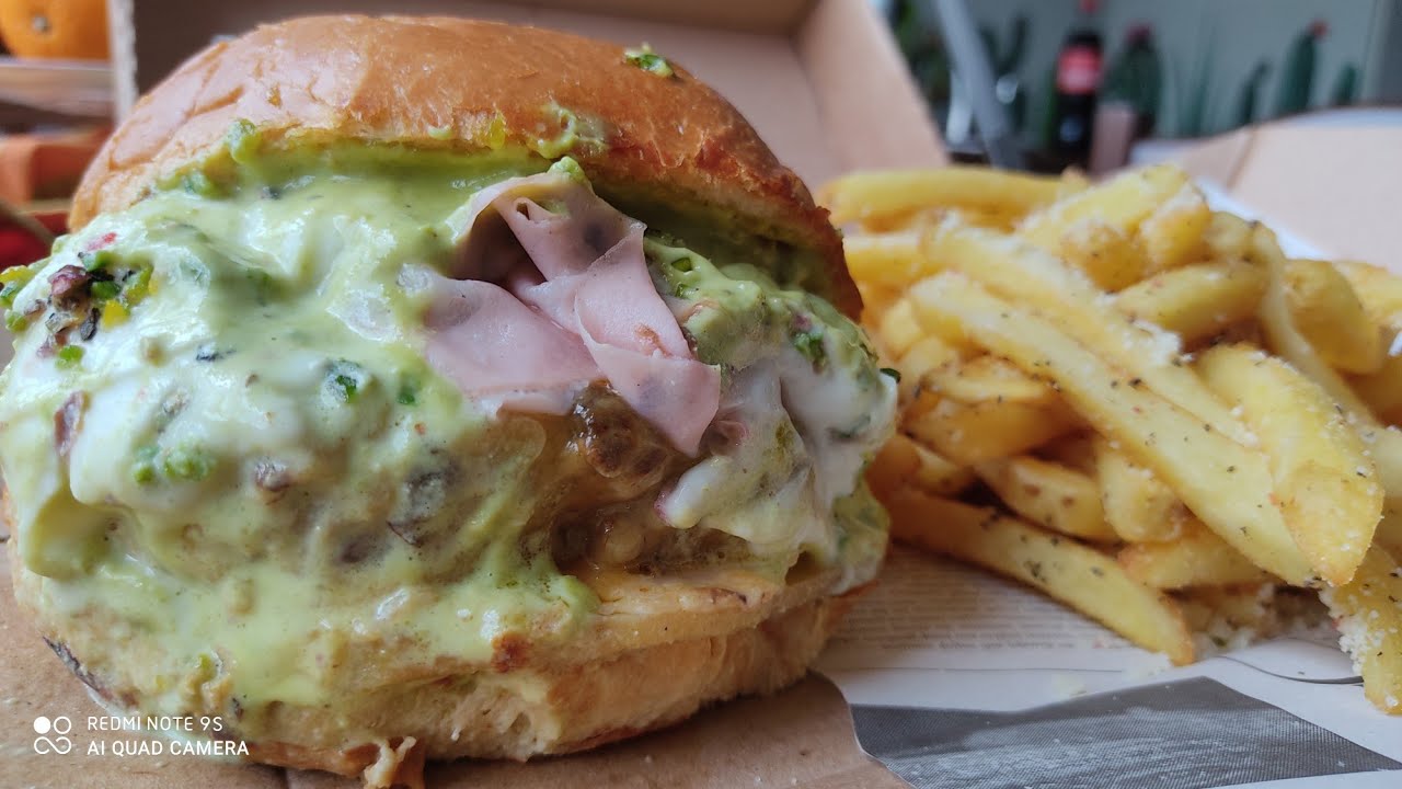 MI SPORCO TUTTO! Mangio un Hamburger Gourmet! Sapore unico!