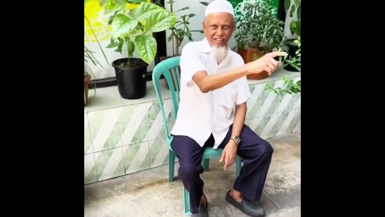 মা বাবা বৃদ্ধ হলে বাচ্চাদের মত হয়ে যায়। এমতাবস্থায় তাদের সাথে খারাপ আচরণ করা ইসলাম নিষেধ করেছে।