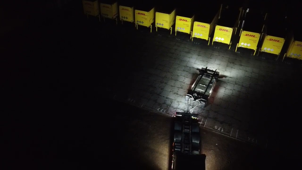 Маневрирование поворотным прицепом под двумя мостами