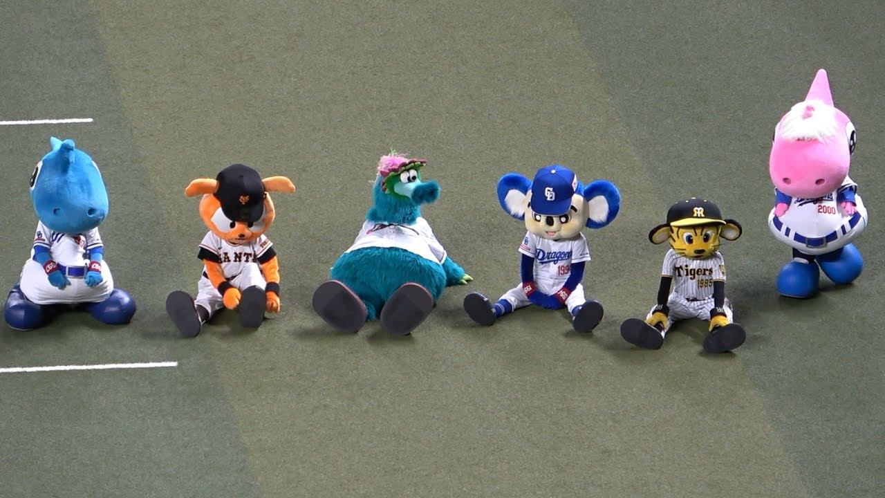 本拠地なのでめちゃくちゃ寛ぐドアラ、それを見たマスコット達が集まってきて…？ (2023/07/19)