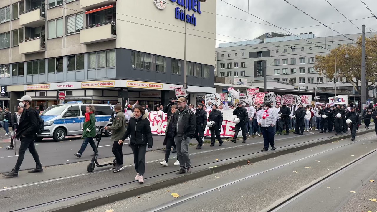 Köln Demo 3000 bei Demo gegen geplantes neues Versammlungsgesetz FC-Ultras, Antifa