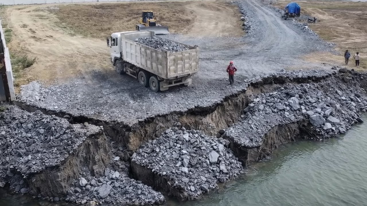 Great Job !! Dump Trucks Working Repair a Crack Sink Land With Shantui Bulldozer