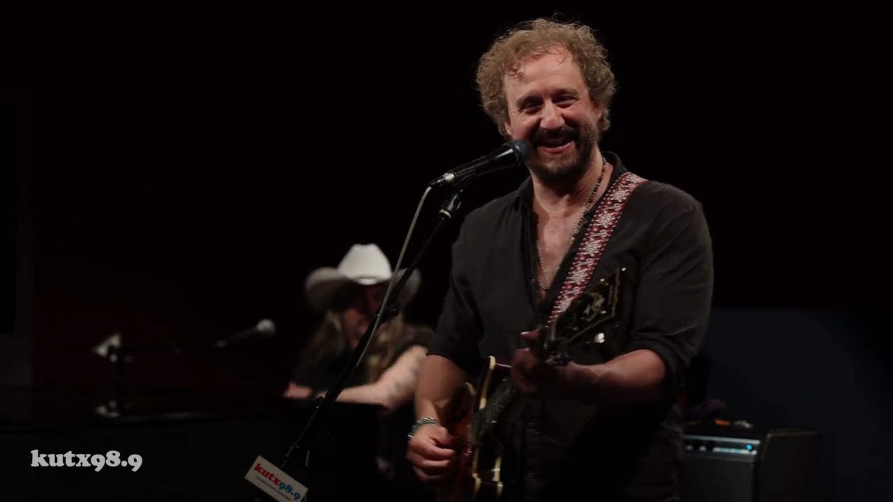 Phosphorescent - “Revelator”/“The World Is Ending”/“Wide As Heaven” (KUTX Studio 1A)