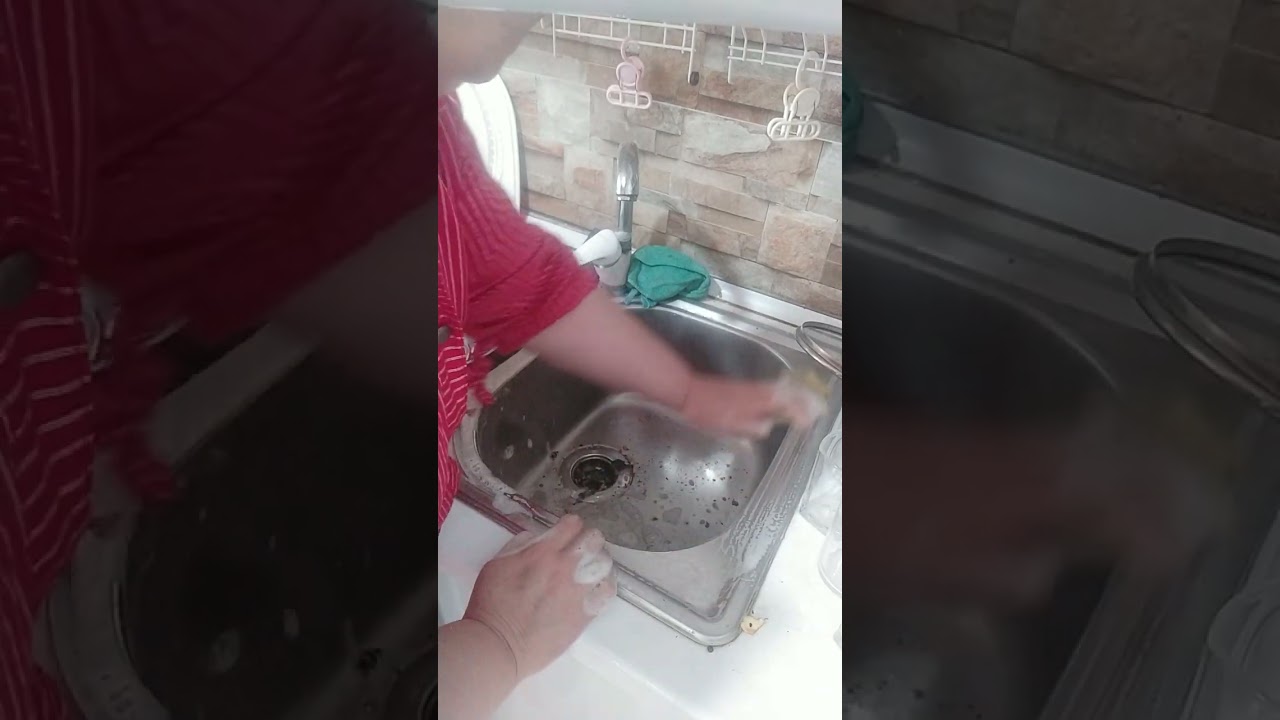 cleaning my kitchen 😊#cleandishes #kitchenchores #dishes #kitchencleaning #wash 