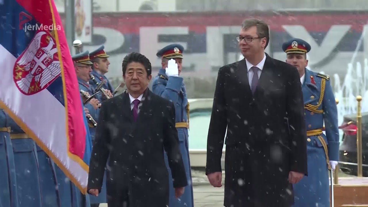 Šinzo Abe svečano dočekan ispred Palate 