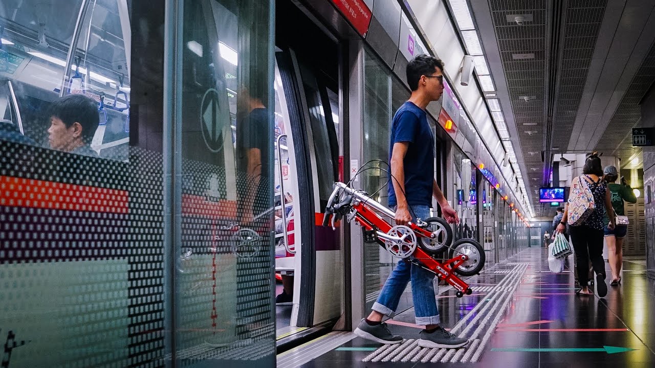 Commute on MRT with CarryMe