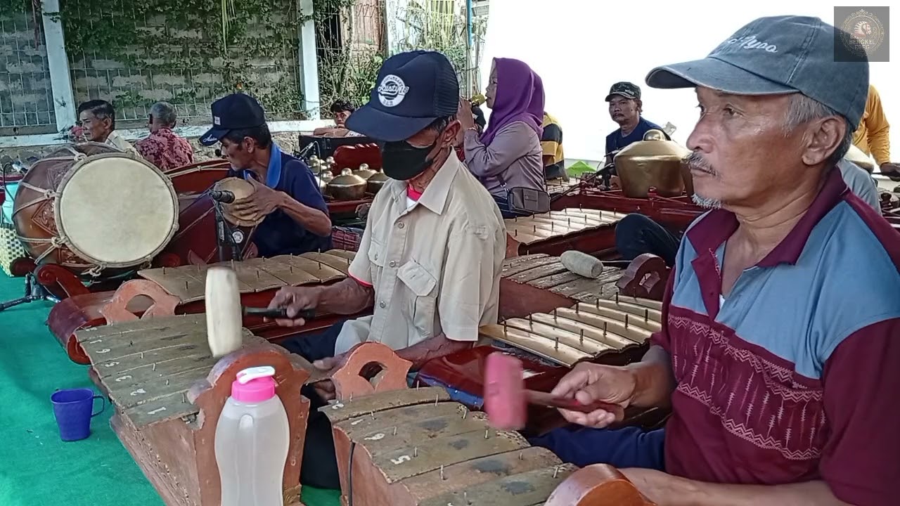 Gending Jawa nyemek-nyemek gawe ati gelisah dadi rileks