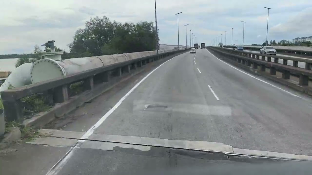 AMBIL KONTENA KOSONG DI KILANG SAMPAH