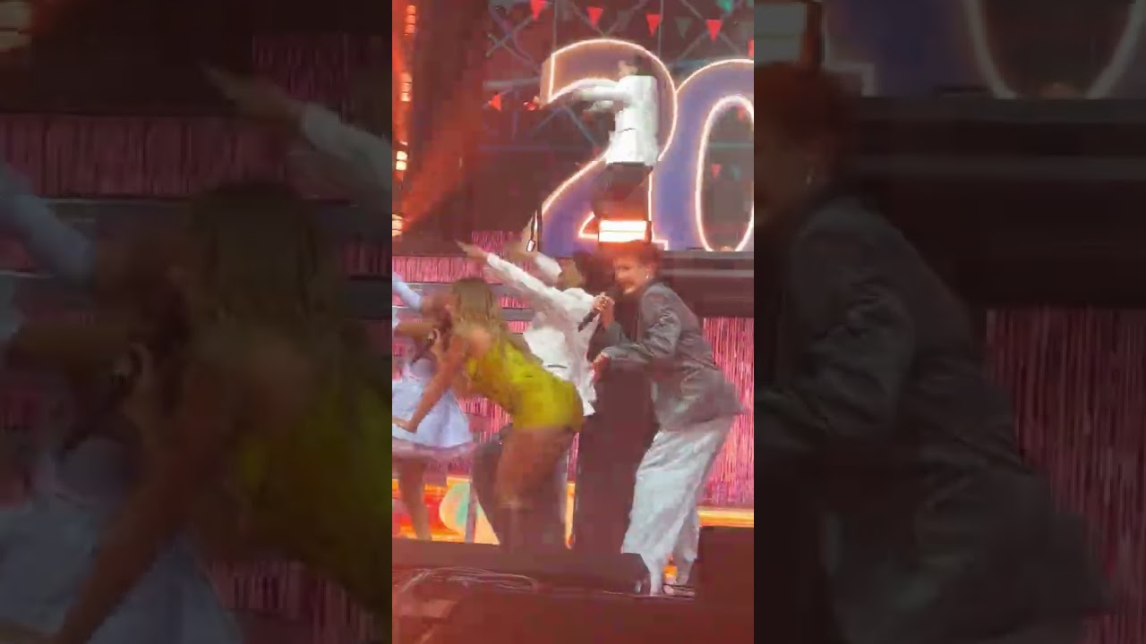 Léa et Victor ont chanté ''Charger'' hier durant le musical à Caen pour la star ac tour 2026❤️🫶