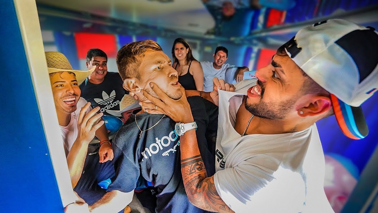 DISCUTI COM 🆁🅴🅽🅰🅽 NO ONIBUS NA FRENTE DE TODO MUNDO 😱