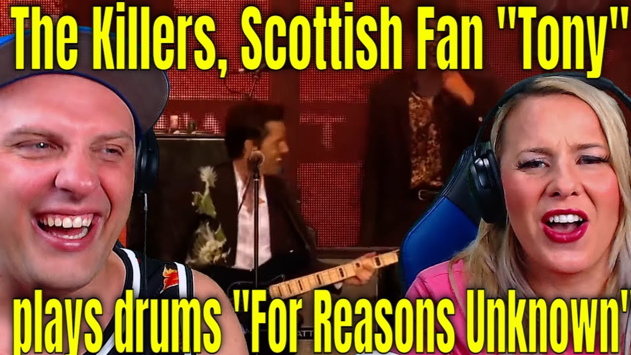 Шотландский фанат The Killers «Тони» играет на барабанах в песне «For Reasons Unknown» на фестива...