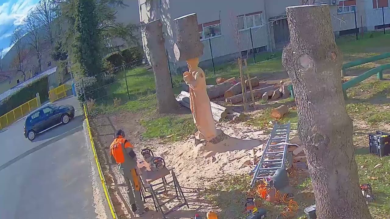 OŠ Marka Marulića Sinj - Skulptura oca hrvatske književnosti