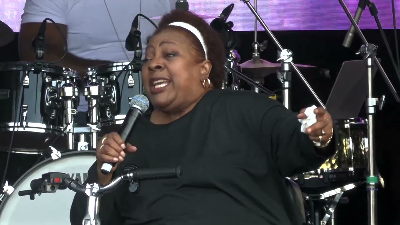 Jocelyn Brown Performs 
