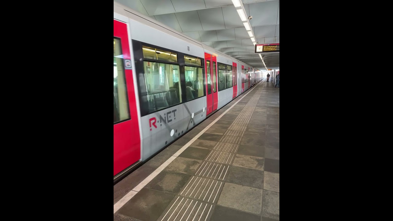 Closing doors of R-net metro