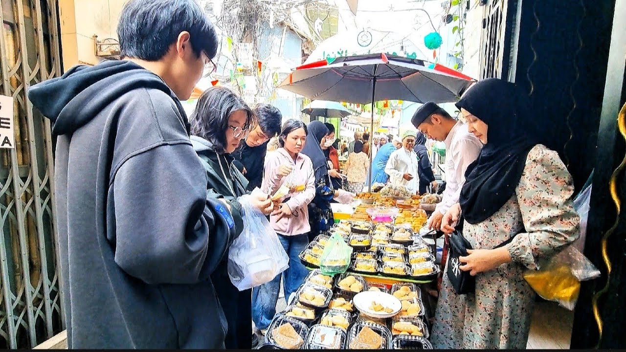 YouTuber Hồi Giáo dùng tiếng Arap chào tiểu thương xóm đạo 157 Dương Bá Trạc