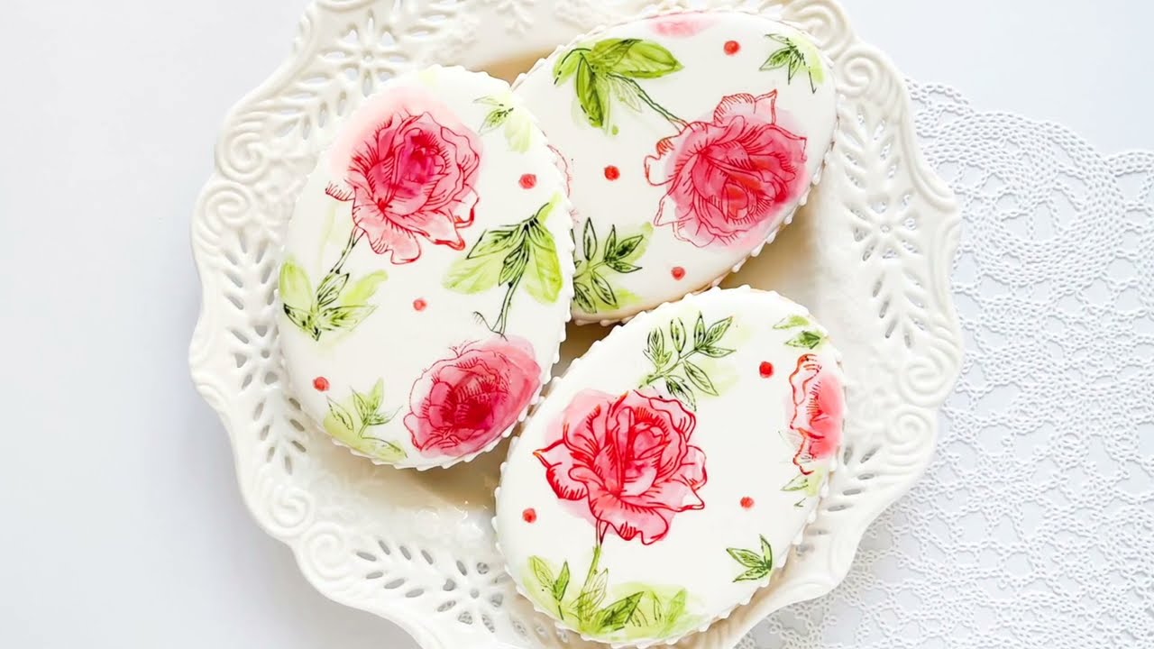 How to use stamps and watercolor technique to decorate cookies.
