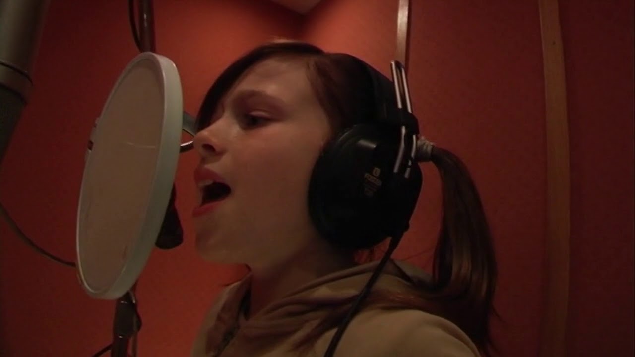 Super Troupers 2004 - Behind the scenes with Amy  Deasismont