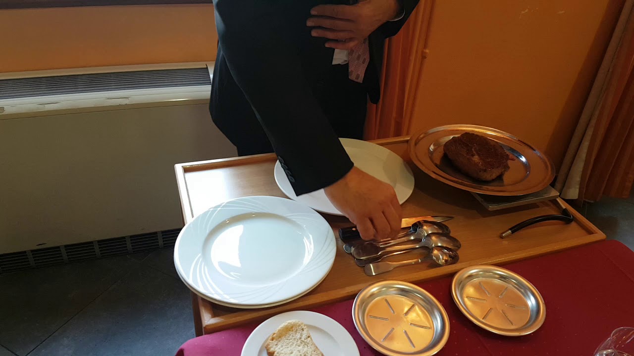 Découpe d'une entrecôte double