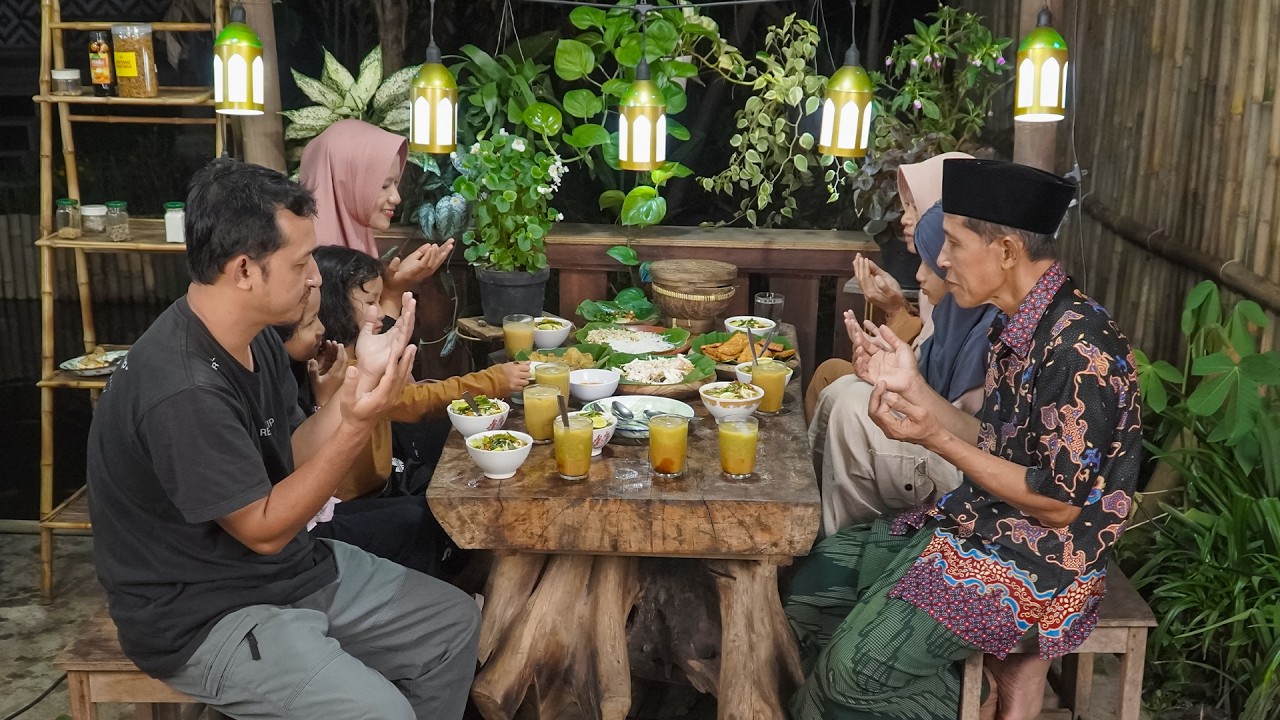 Masak Masakan Khas Jawa Tengah | Soto Kudus, Perkedel Kentang, Tempe Garit, dan Bikin Es Dawet Segar