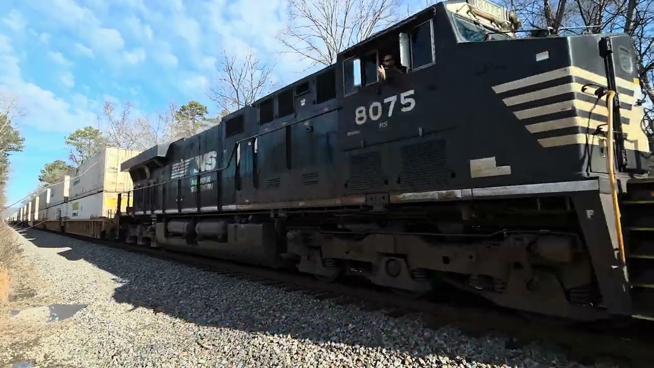 NS 8075 runs up the grade with the southbound stack & rack...NS 8146 & 1223 are on the tail end 