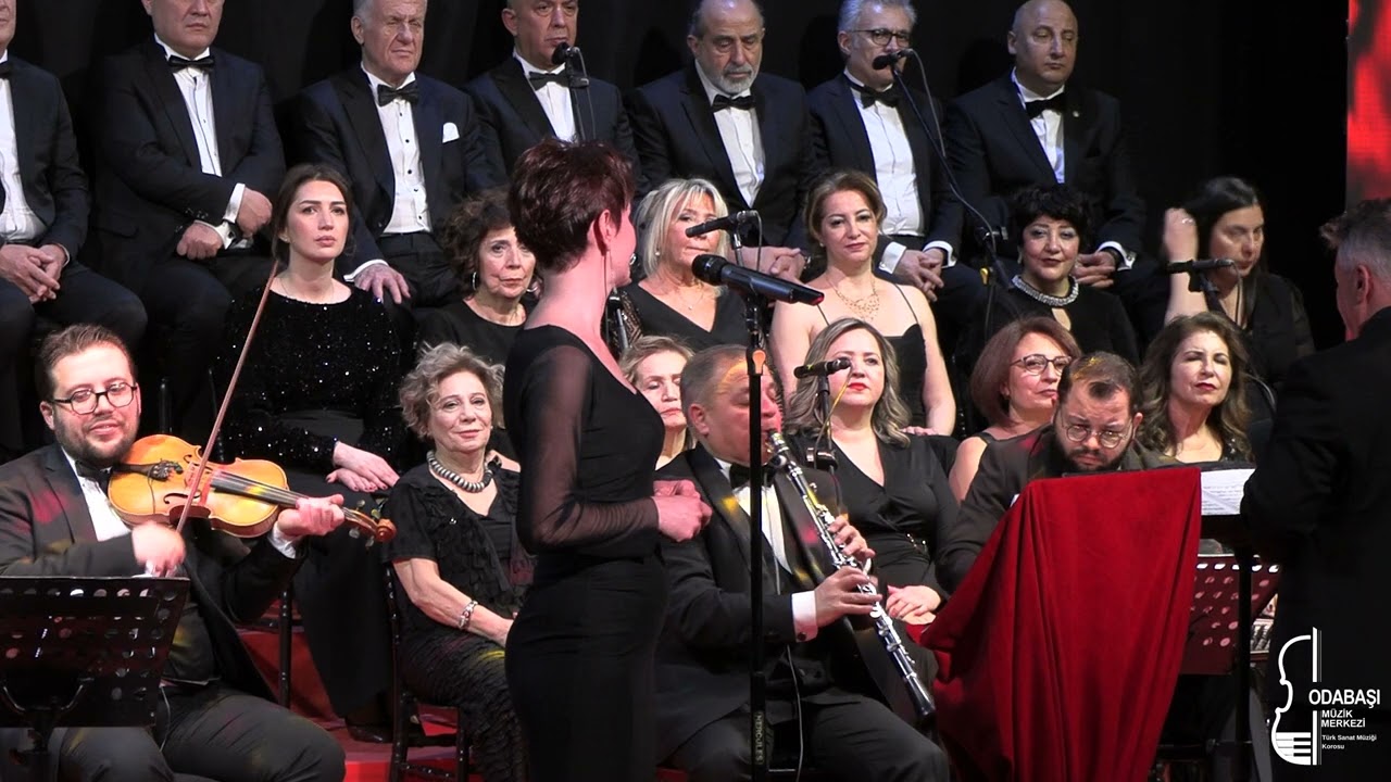 Hilal Öztürk - Güller Arasında