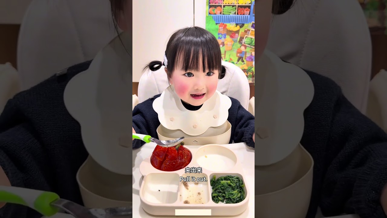 Big bell pepper for today! U•ェ•*U  #babyeating #babyfoodie #baby #babygirl #cuty #babyhealthy