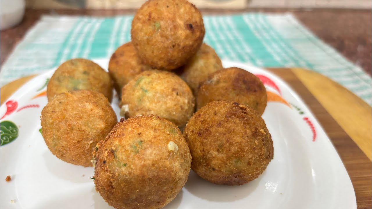 Ab week me ek se do bar bacche yahi banvate hai Potato  cheese balls recipe.#flavourswithsomya