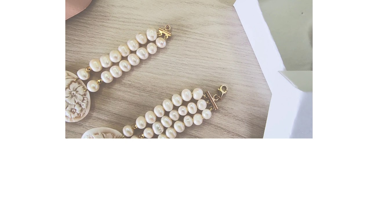 bracciali di perle e cammeo