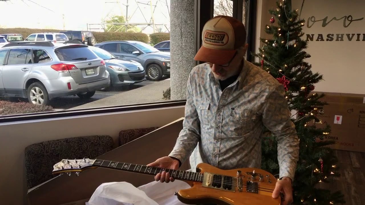 Eastwood Wolf Guitar - Jerry Garcia / Grateful Dead tribute model (Unboxing)