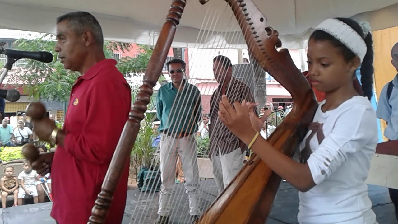 Luis Tovar el coplero de guiripa y su hija Danyelis