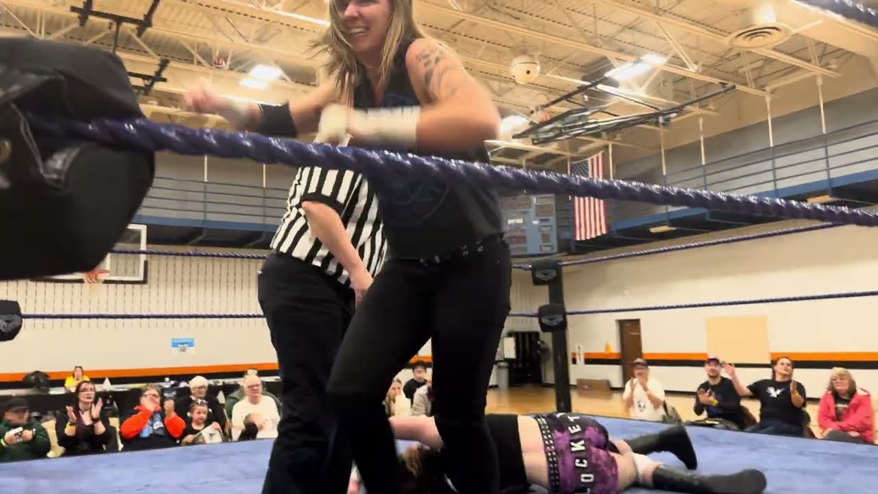 Lauren Lockett vs. Josie Valentine