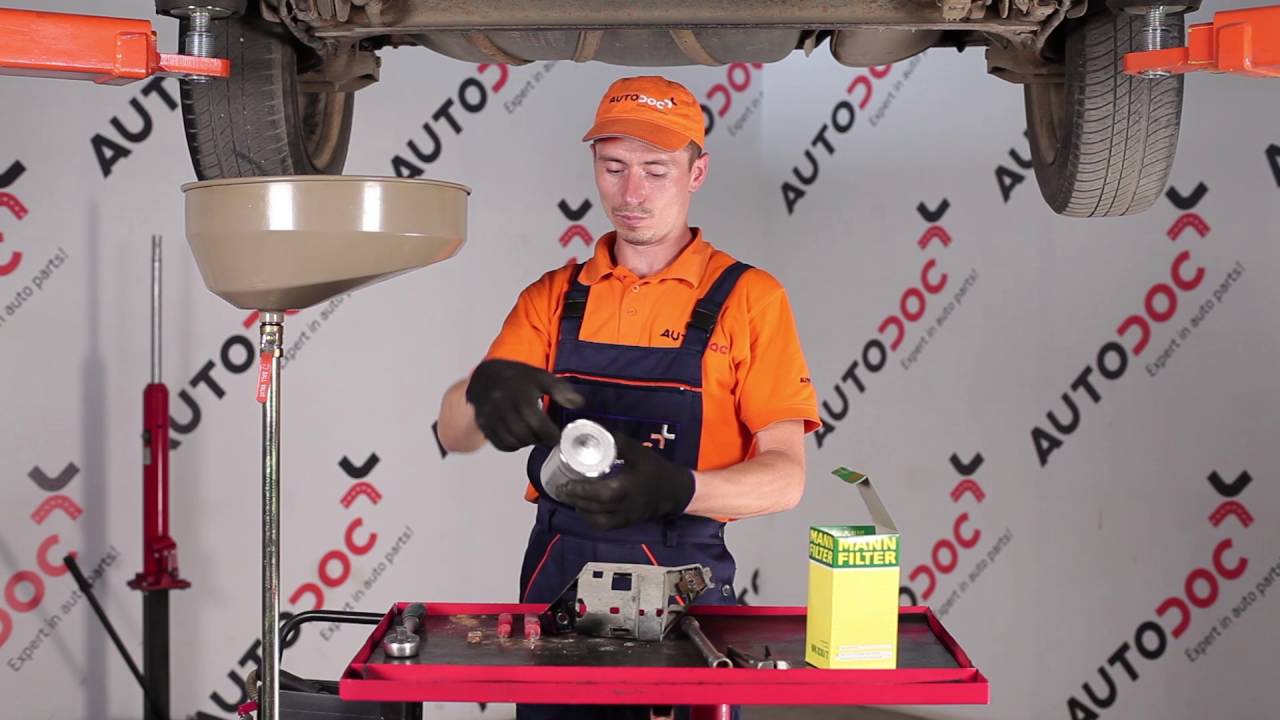 Kako zamenjati filter za gorivo na VW GOLF 3 [VODIČ]