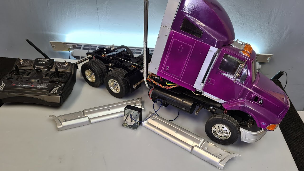 Купил 5ти летний Tamiya 1/14 Semi trucks Ford Aeromax. 56309 TAMIYA