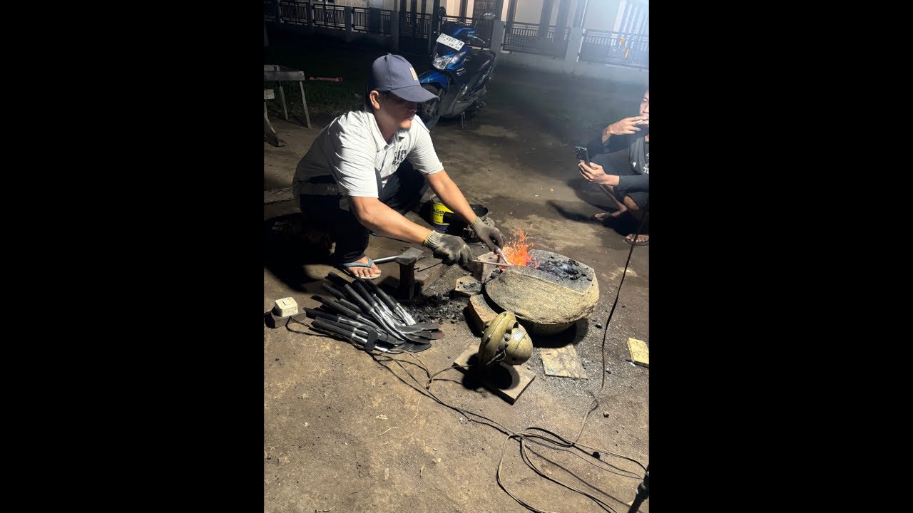 Proses membuat pisau sadap cap MDR