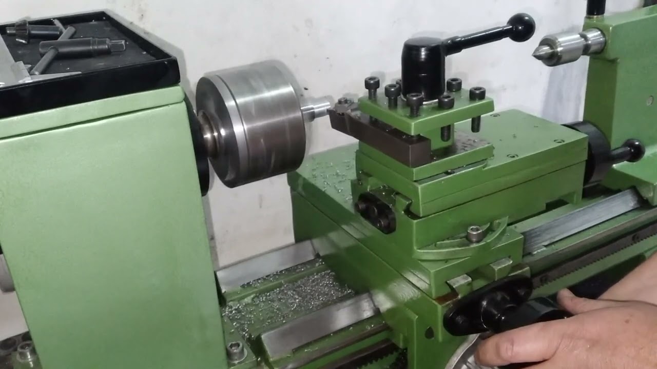 Mini torno Mecânico usinando