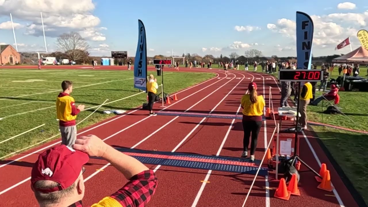 Женские университетские гонки на чемпионате NEPSTA Division 1 XC, Уотертаун, Коннектикут, 8 ноябр...